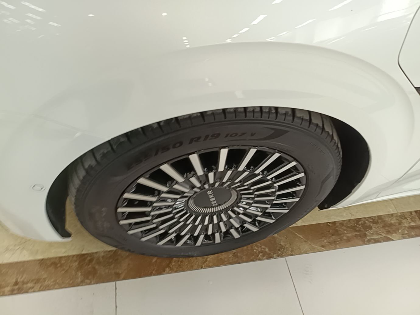 Zeekr 009 2024 7-Seater Walk-Through Version Four-Wheel Drive 108 kWh — снимка 10