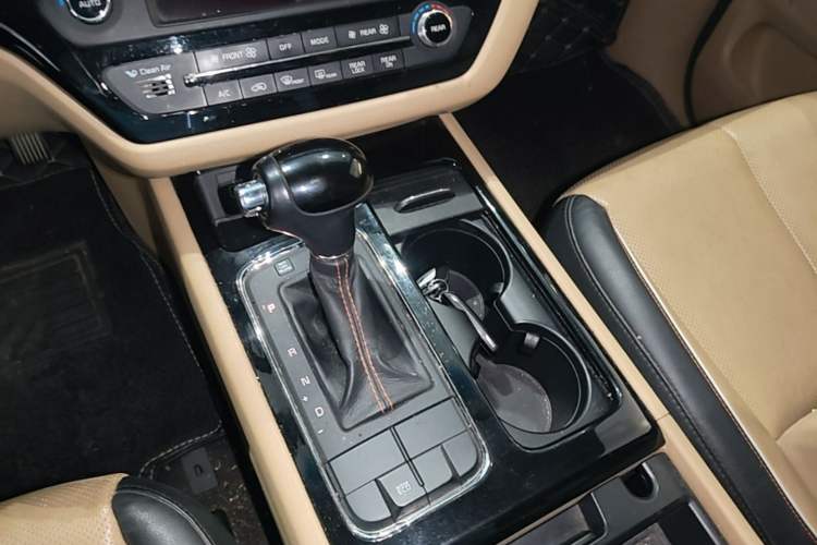 Used Kia Carnival 2015 3.3 GDI Luxury Edition China IV Standard
