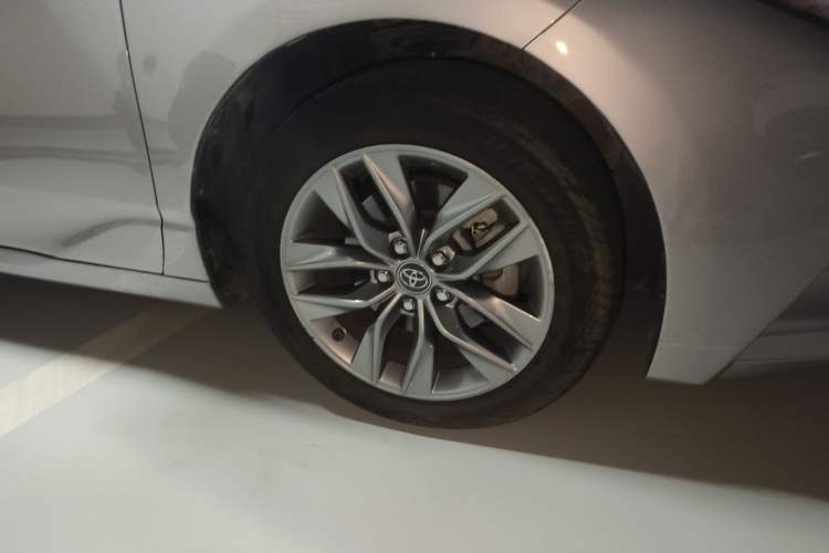 Used Toyota Avalon 2022 2.0L Luxury Edition Right Front Wheel Hub