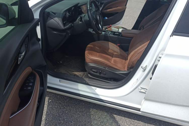 Used Buick Regal 2019 28T Luxury Edition China VI Driver Seat