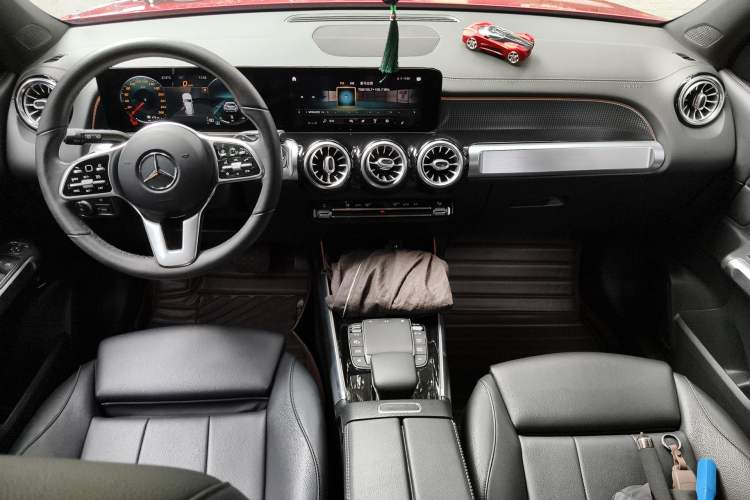 Used Mercedes-Benz GLB 2021 GLB 200 Fashion Model Center Console