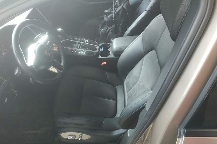 Used Porsche Macan 2017 Macan 2.0T Left Front Seat