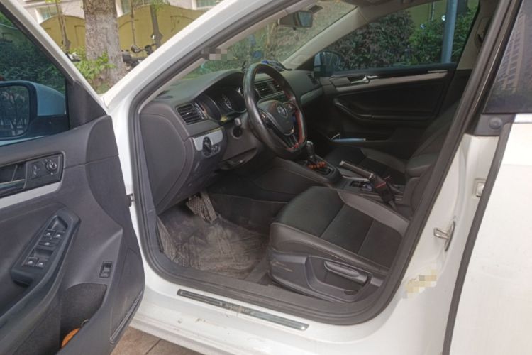 Used Volkswagen Sagitar 2017 230TSI Automatic Comfort Version Driver Seat