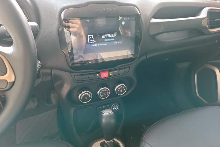 Used Jeep Renegade 2017 180T Automatic High-Energy Version Audio And AC Panel