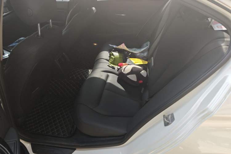 Used BMW 3 Series 2018 320Li Fashion Model Left Rear Seat