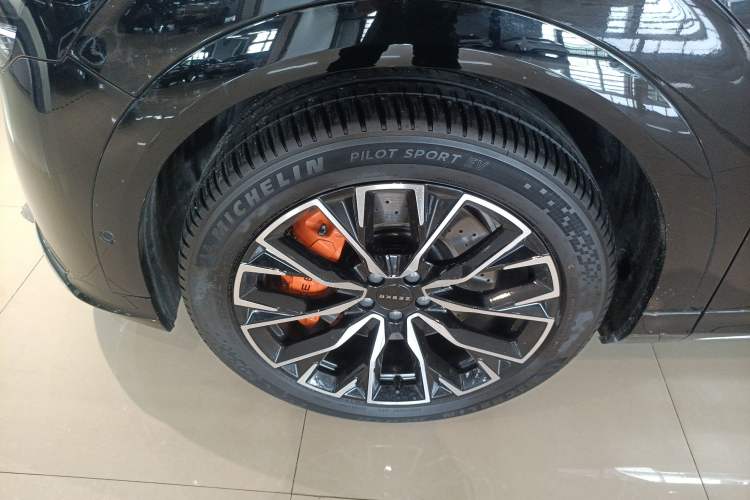 Used Zeekr 7X 2025 75 kWh Rear-Wheel Drive Intelligent Driving Version Left Front Wheel Hub