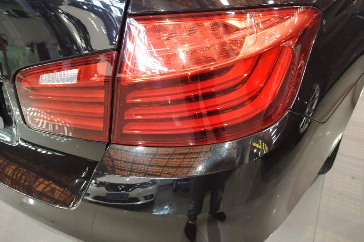 Used BMW 5 Series 2015 535Li Leading Model Right Rear Taillight