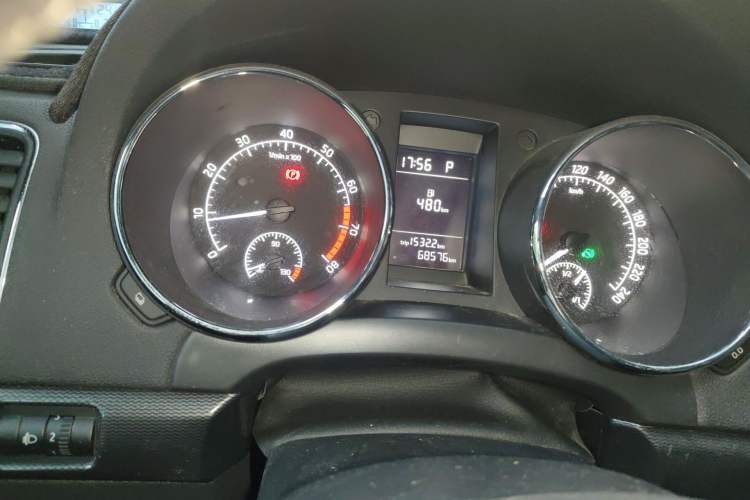 Used Skoda Yeti 2016 1.4TSI DSG Advanced Edition Odometer Close Up