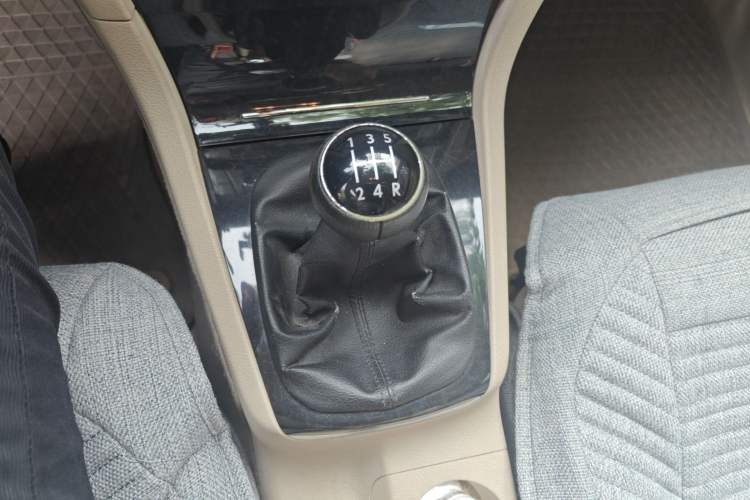 Used Volkswagen Passat 2009 2.0L MFI Manual Luxury Edition