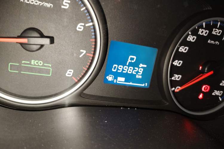 Used Mitsubishi Outlander 2018 2.0L Two-Wheel-Drive Jiale Edition 7-Seater Odometer Close Up