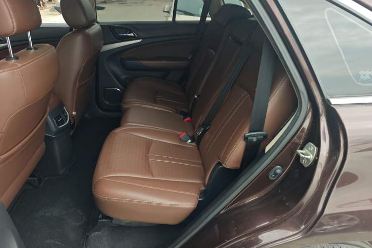 Used BYD S7 2015 2.0T Upgraded Automatic Luxury Version Left Rear Seat