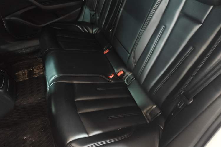 Used Audi A4L 2019 40 TFSI Ambition China VI Left Rear Seat
