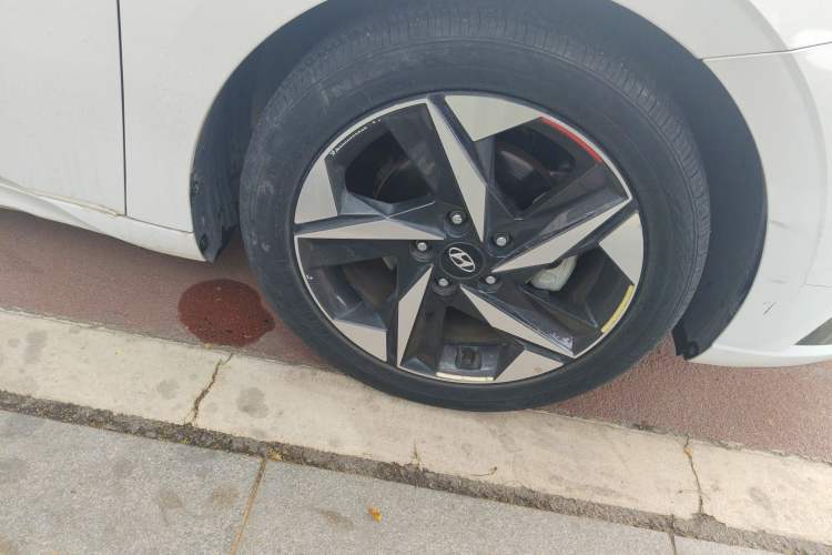 Used Hyundai Elantra 2021 1.5L CVT GLX Elite Edition Right Front Wheel Hub