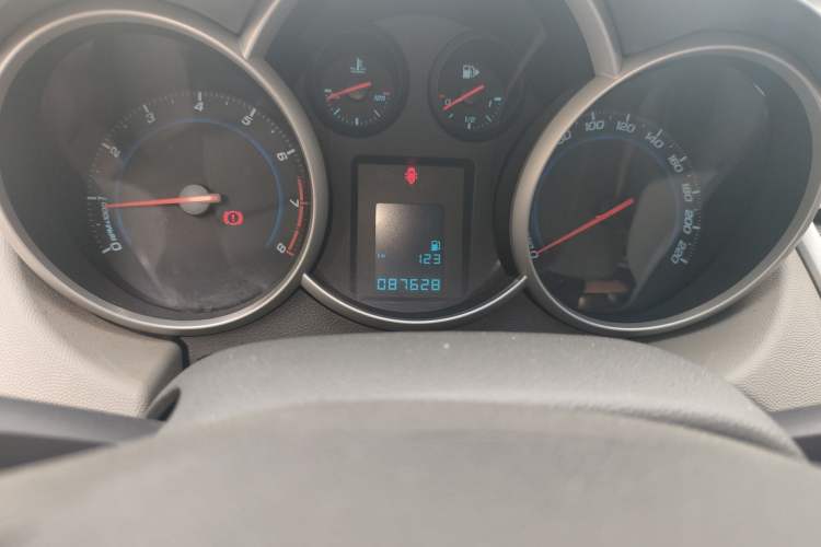 Used Chevrolet Cruze 2013 1.6L SL Sunroof Edition MT Odometer Close Up