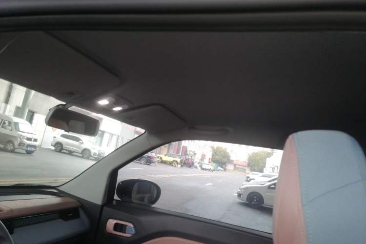 Used Chery QQ Ice Cream 2022 170km Sundae Phosphate Lithium-Ion Headliner