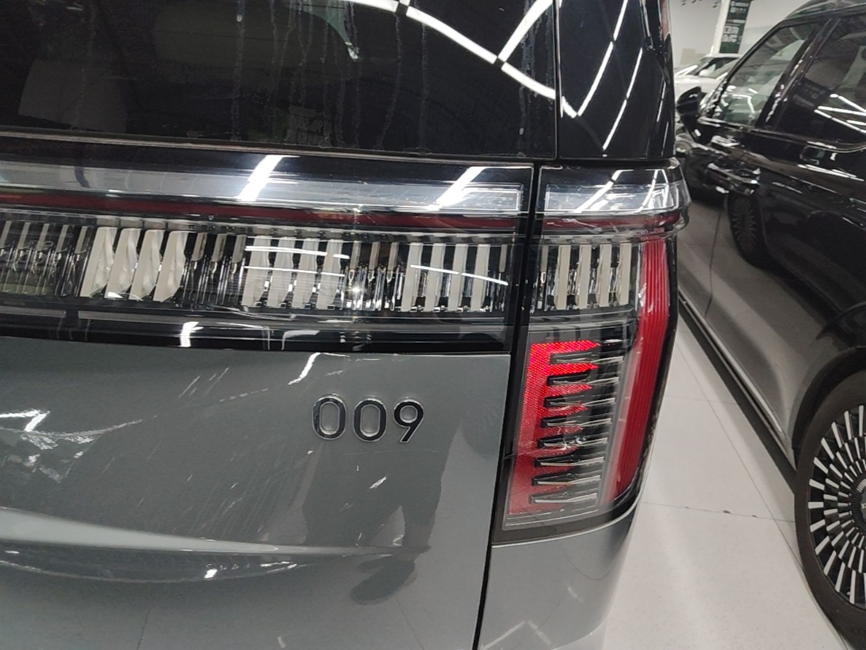 Zeekr 009 2024 Six-Seat Executive Version 4WD 108 kWh — снимка 9