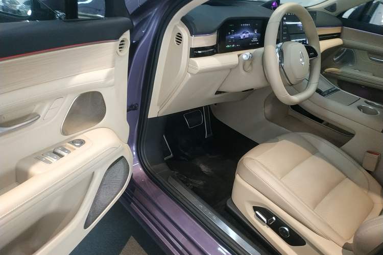 Used Hima AITO M5 2025 Extended-Range Ultra All-Wheel-Drive Version Driver Seat