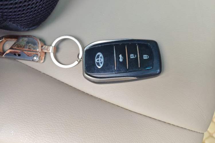 Used Toyota Highlander 2009 2.7L Two-Wheel Drive 7-Seater Luxury Edition Vehicle Key