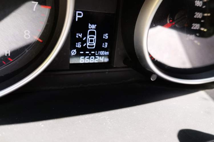 Used Haval H6 2013 Upgraded Model 2.4L Automatic Two-Wheel Drive Prestige Version
