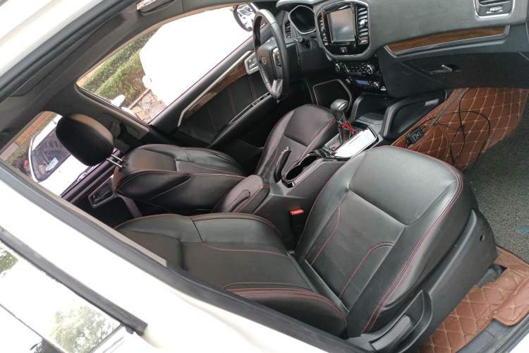 Used Geely Auto GX7 2015 Sports Edition 2.0L Automatic Luxury Upgrade Version China V Standard