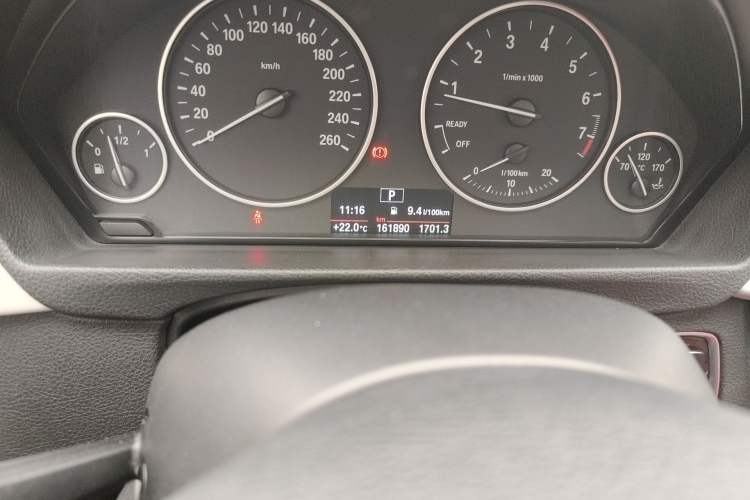 Used BMW 3 Series GT 2013 320i Leading Model Odometer Close Up