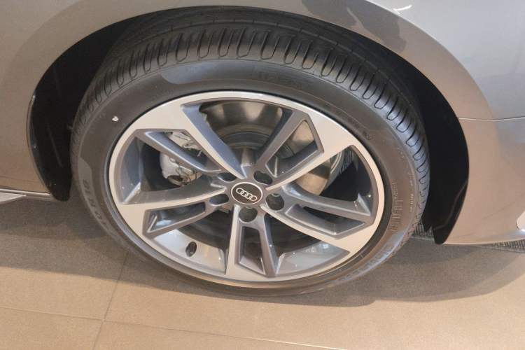 Used Audi A4L 2024 40 TFSI Fashion Dynamic Model Right Front Wheel Hub