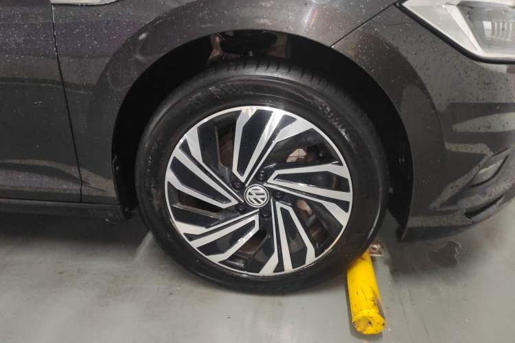 Used Volkswagen Sagitar 2021 200TSI DSG Excellence Edition Right Front Wheel Hub