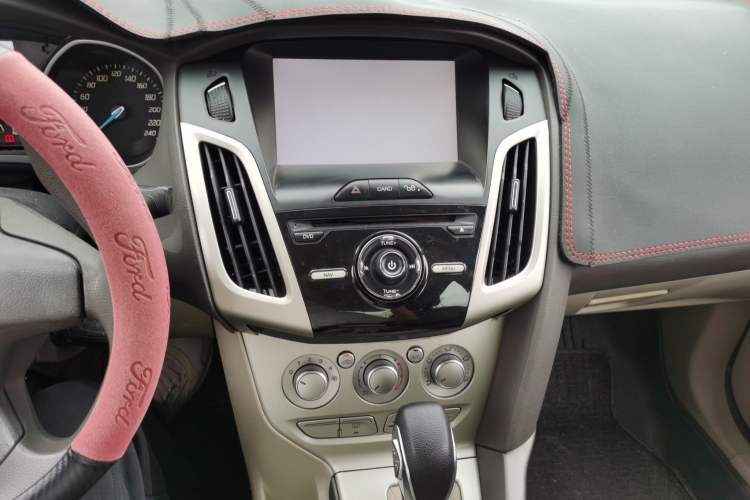 Used Ford Focus 2012 Sedan 1.6L Automatic Comfort Model Audio And AC Panel
