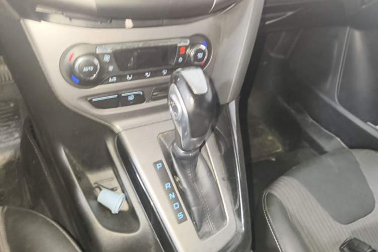 Used Ford Focus 2012 Sedan 1.6L Automatic Fashion Edition