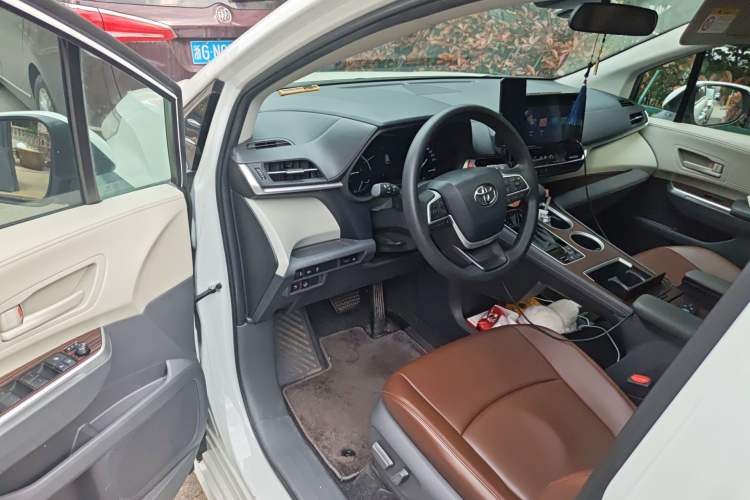 Used Toyota SIENNA 2023 2.5L Hybrid Comfort Edition Driver Seat