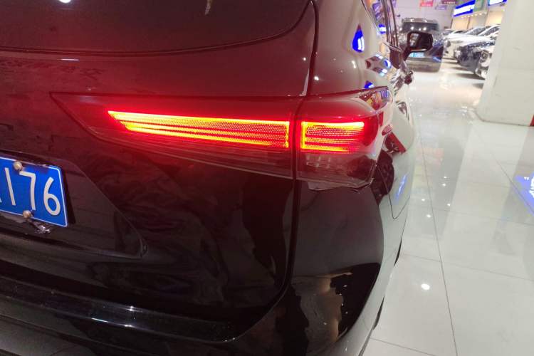 Used Toyota Highlander 2023 2.5L Smart Electric Hybrid Dual-Engine 4x4 Knight Edition 7 Seats
