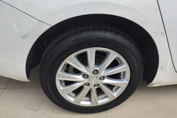 Used Buick Verano 2017 Sedan 20T Dual-Clutch Leading Model Right Rear Wheel Hub