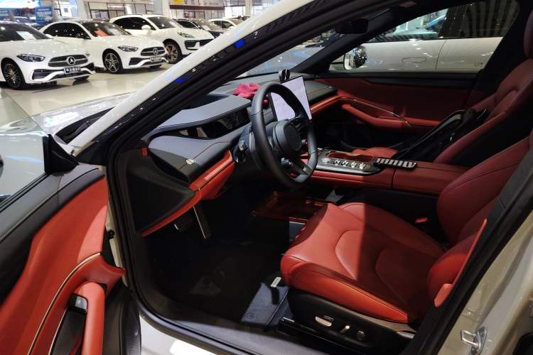 Used Xiaomi Auto SU7 2024 Four-Wheel Drive Ultra-Long Range Advanced Intelligent Driving Max Edition Driver Seat