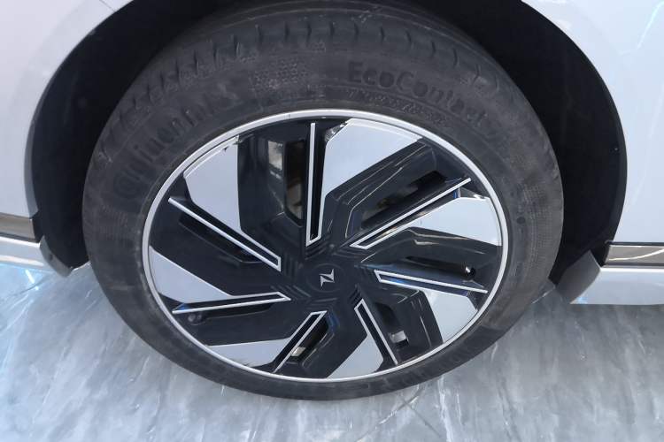 Used Dongfeng eπ eπ008 2024 636Max All-Electric Version 6 Seats
