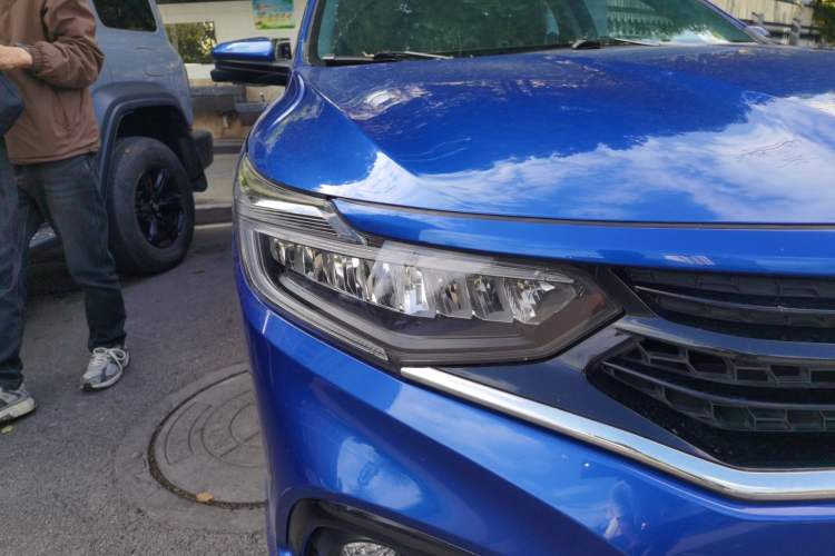 Used Honda Envix 2021 Rui Hybrid 1.5L Pure Comfort Version Right Front Headlight