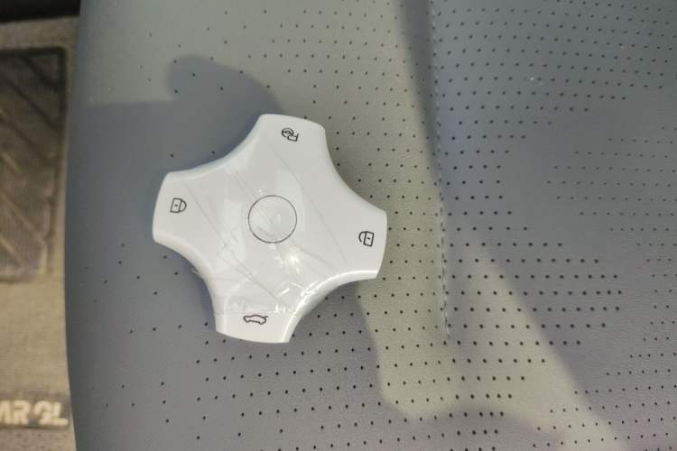 Used Dongfeng eπ eπ008 2024 210Max Range-Extended Version 6 Seats
