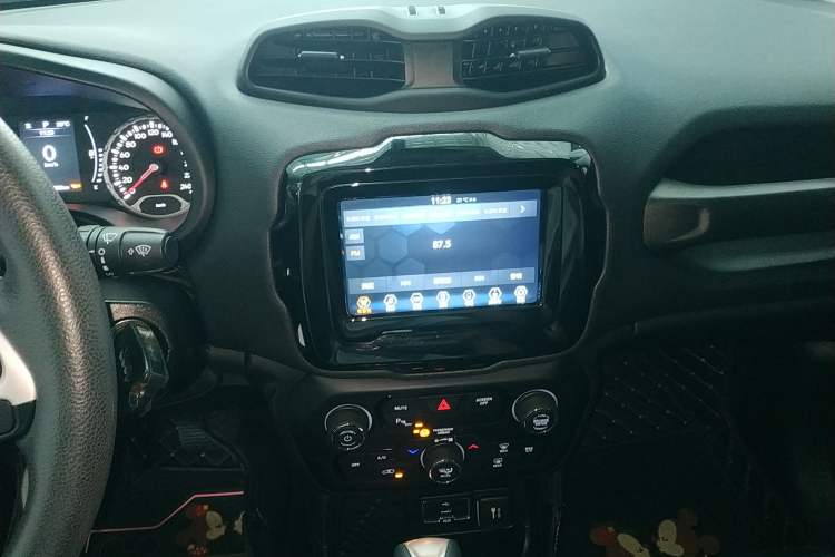 Used Jeep Renegade 2019 220T Automatic Leading Edition Audio And AC Panel