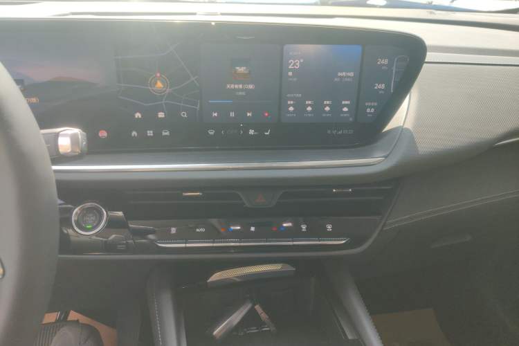 Used Buick Envision 2025 Encore Plus 28T Two-Wheel-Drive Platinum Edition