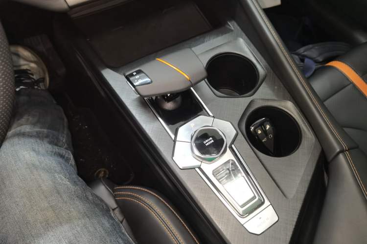 Used CHANGAN UNI-V 2024 1.5T Prestige Edition Gear Lever