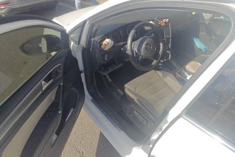 Used Volkswagen Golf 2017 230TSI Automatic Luxury Million-Vehicle Commemorative Edition