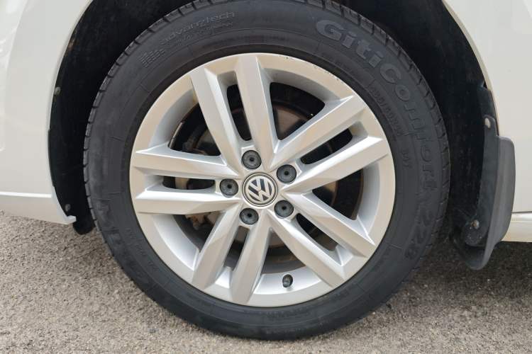 Used Volkswagen Jetta 2019 Dream Edition 1.5L Manual Fashion Version
