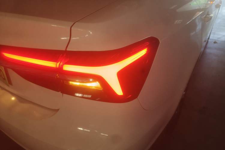 Used Roewe i6 MAX New Energy 2022 EV 600 Grand Touring Edition with Skyroof Right Rear Taillight