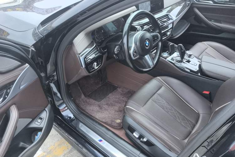 Used BMW 5 Series 2022 Restyled 525Li M Sport Package Driver Seat