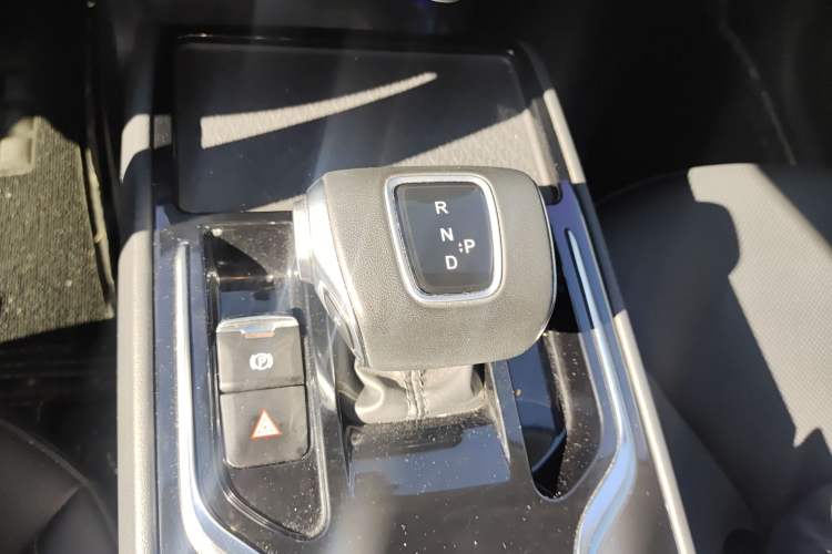 Used Hongqi E-QM5 2022 431 km Charge & Enjoy Edition Gear Lever