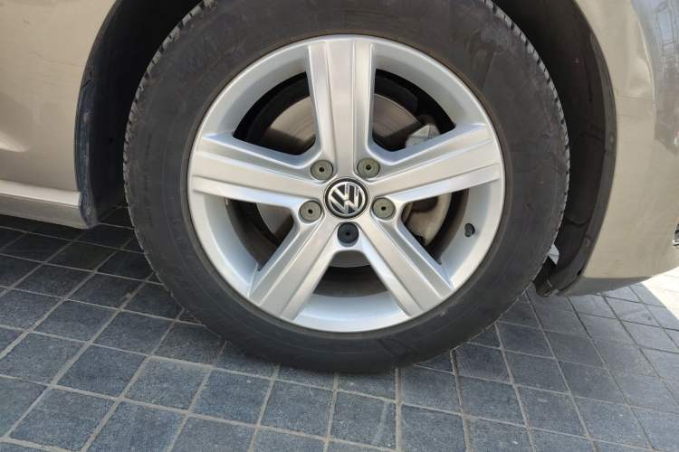 Used Volkswagen Golf 2015 1.6L Automatic Comfort Model Right Front Wheel Hub