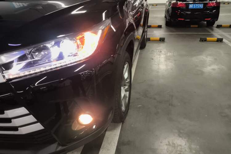 Used Toyota Highlander 2018 2.0T Four-Wheel Drive Luxury Version 7 Seats China VI Standard
