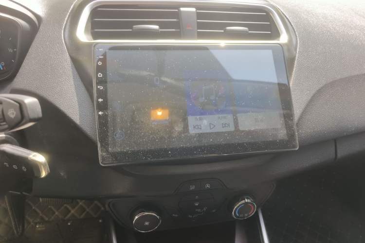 Used Ford Escort 2019 Revised 1.5L Automatic ZhiXiang Version (Tire Pressure Monitoring) China VI Standard Audio And AC Panel