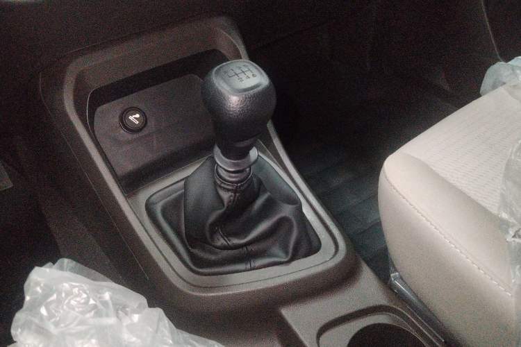 Used Wuling Hongguang V 2022 1.5L Jingqu Edition Electric-Assist LAR Gear Lever