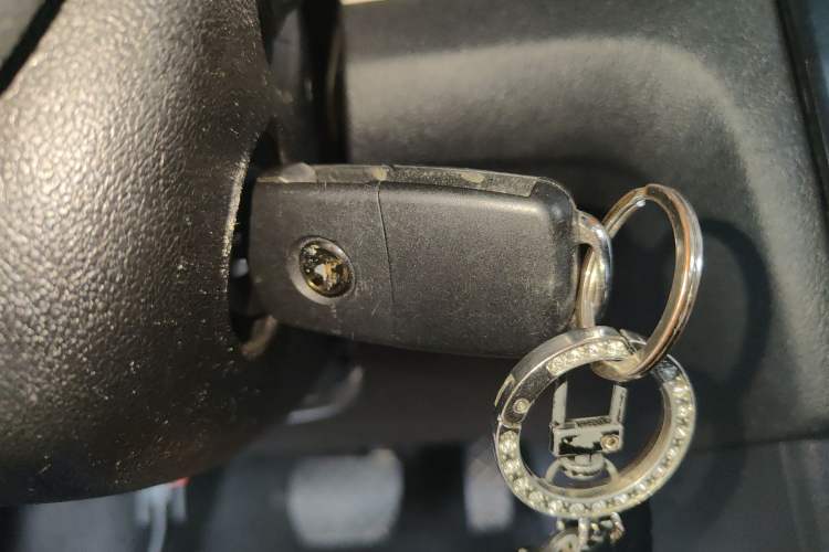 Used Volkswagen Jetta 2015 Value Edition 1.6L Automatic Comfort Version Vehicle Key