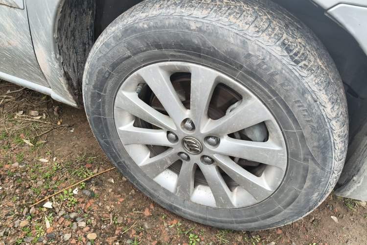 Used Buick GL8 2013 2.4L Executive Edition Right Front Wheel Hub